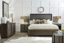 Load image into Gallery viewer, Geode - 6/0  Celestite Panel Bed
