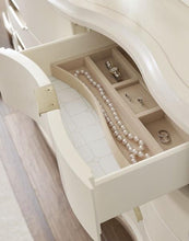 Load image into Gallery viewer, Adela - Bedroom Set
