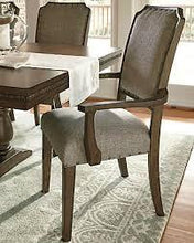 Load image into Gallery viewer, Larrenton Table
