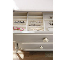 Load image into Gallery viewer, Caracole Classic - Mademoiselle
